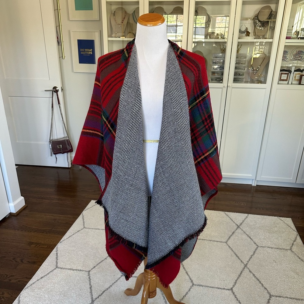 Modena Reversible Plaid & Herringbone Cape EUC